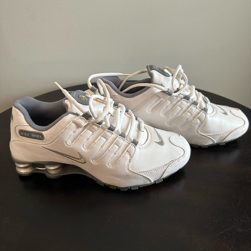 Women’s Nike shox
